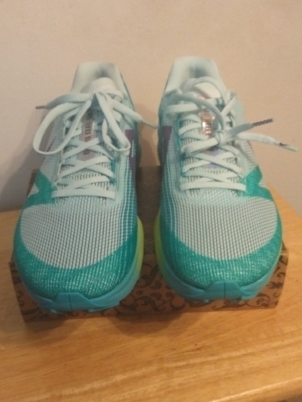 Nike Men's's Teal and Light Blue Mesh Running Shoes Size 12